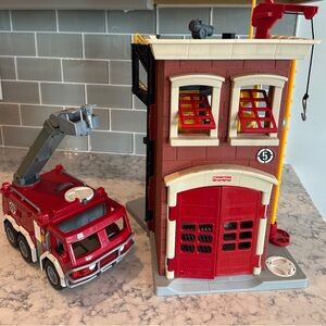 Fisher-Price Red Fire Station Playset with Fire Truck 2007